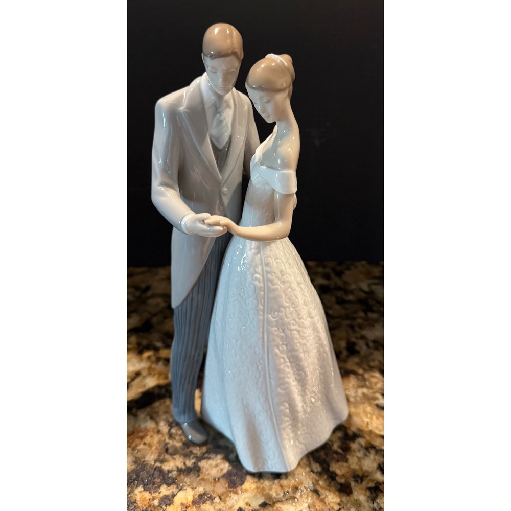 Lladro Together Forever Figurine #8107 Wedding Couple Dance Bride Groom 2004